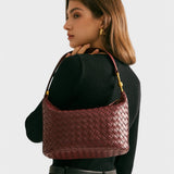 Isa - Burgundská Chic